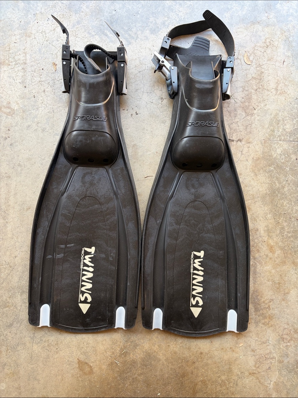 Twinns Black Adjustable Open-Heel Swim Fins for Men